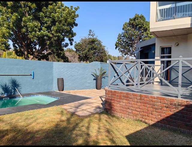 3 BEDROOM TOWNHOUSE FOR SALE IN WATERKLOOF GLEN